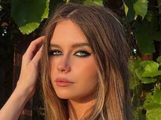 erotic cam video BrunaKiebler