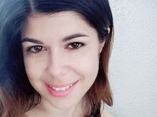 topless cam girl DiannaSins