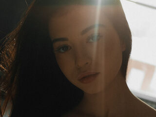 camslut showing tits LisaColee