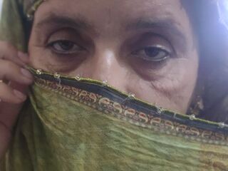 camgirl shaving pussy MahiKimi