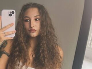 naked cam girl masturbating with vibrator NicholMikrot