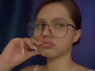 camgirl shaving pussy OdelynAppleberry