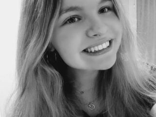 masturbating camgirl OneidaWinnike