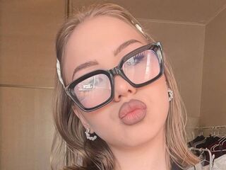 flirt chat room SaraBaier