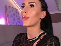 Hayley here — 25, brunette, and all about that athletic lifestyle. I love staying active, pushing my limits, and feeling strong both physically and mentally. Whether it’s a workout session, a run, or just being outdoors, I’m always on the move. Confident, energetic, and a little bit competitive — in the best way