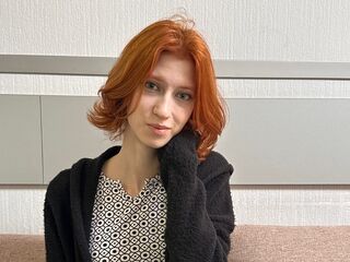 topless camgirl LettyAegerter