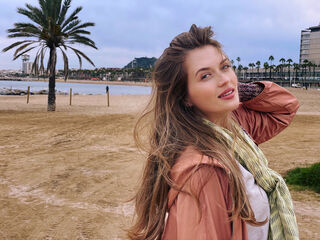 sexy webcamgirl QuinnTakara