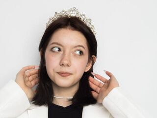 camslut showing pussy ArielleTewell