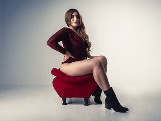 camgirl playing with vibrator BrielleKay