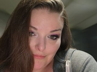 camgirl showing tits CheleMoon