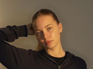 topless webcamgirl CristalCinnamond