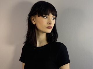 cam girl playing with dildo DebbiHappy