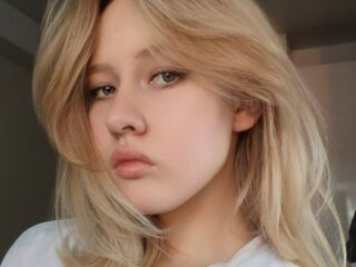 nude webcamgirl pic DennyDucote