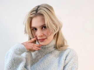 girl fingering bald pussy DionTarzia