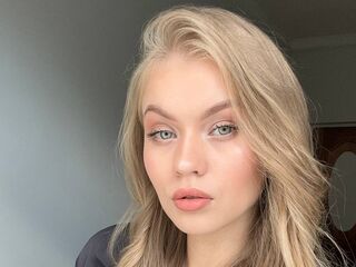 cam girl playing with sextoy ElaraBrooks