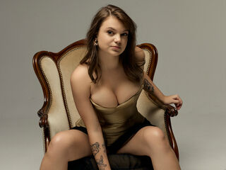 naked webcamgirl KiraBlake