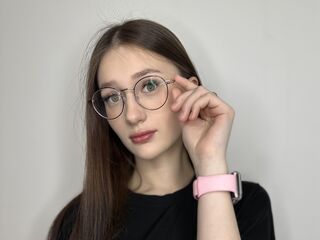 naked webcam girl photo LatriciaSuet