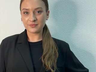 naked cam live LyndaEstle