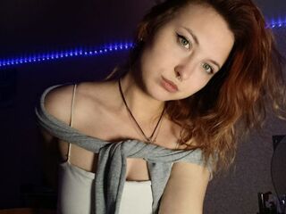 cam girl masturbating with dildo MaudieTuttle