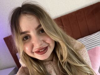 camwhore spreading pussy MilaLa