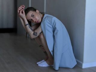 cam strip tease MirnaLatourette