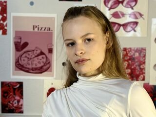 webcam RaeannCeronsky