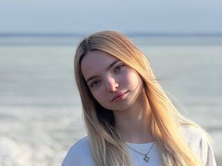 camgirl fingering bald pussy RaguelMetenosky