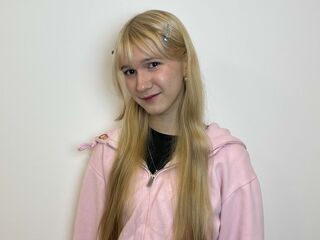 camslut fingering shaved pussy RosalieHouman