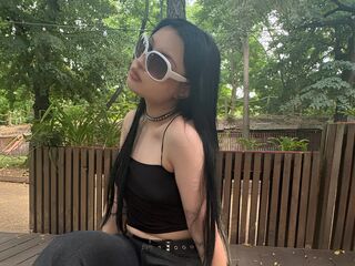 masturbating webcamgirl ShemikaGnerre