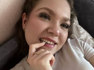 camgirl fingering bald pussy SophieVale