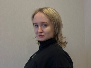 fingering girl SuzannKernes