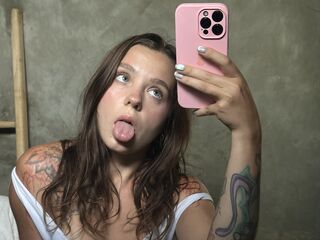 naked cam girl TomikaLuczki