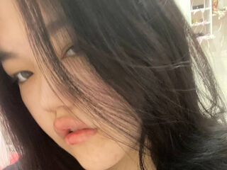 camwhore masturbating with vibrator VeneraMai