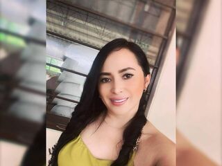 webcamgirl chat room mialaurentt